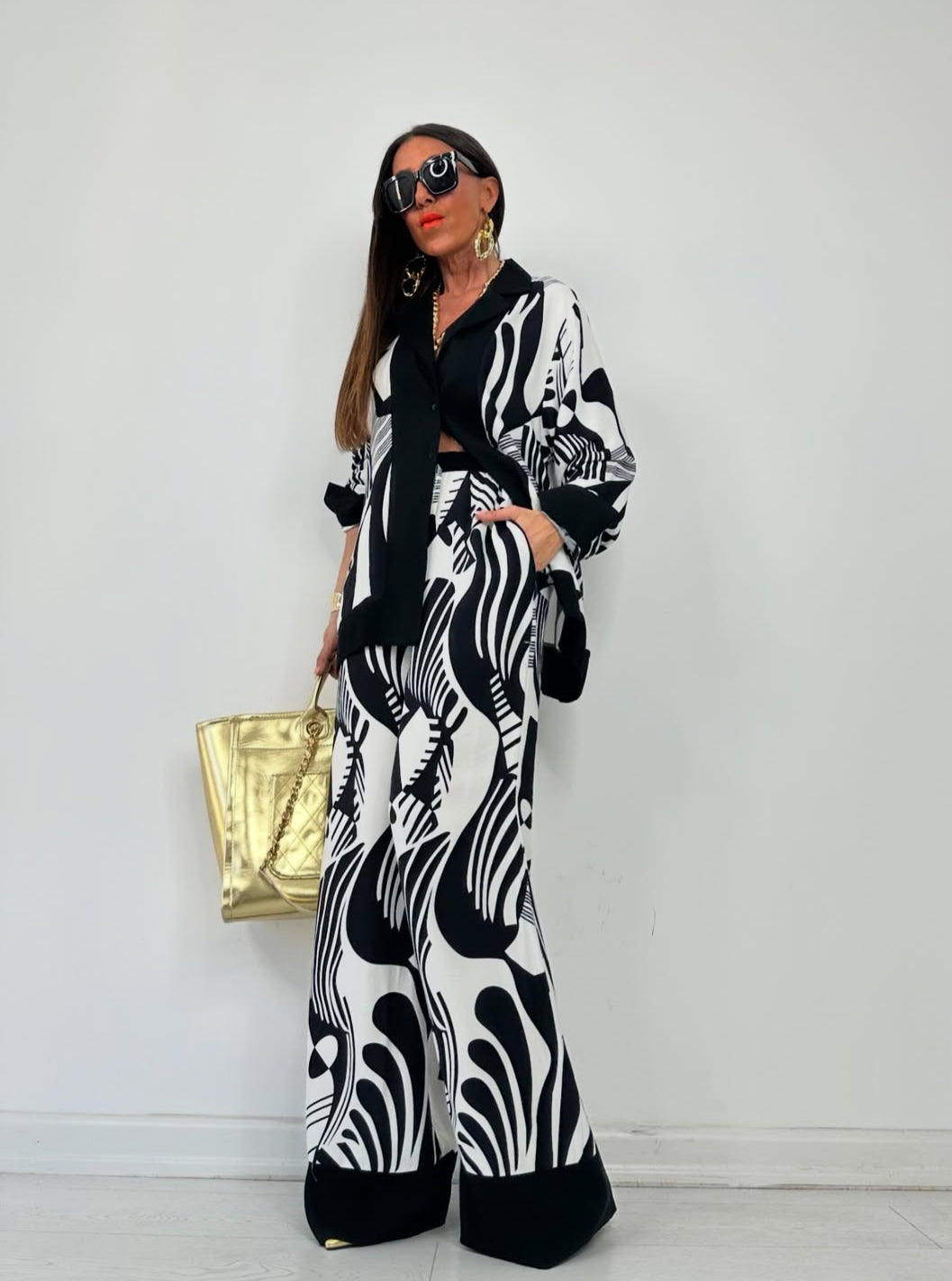 Black x White Set