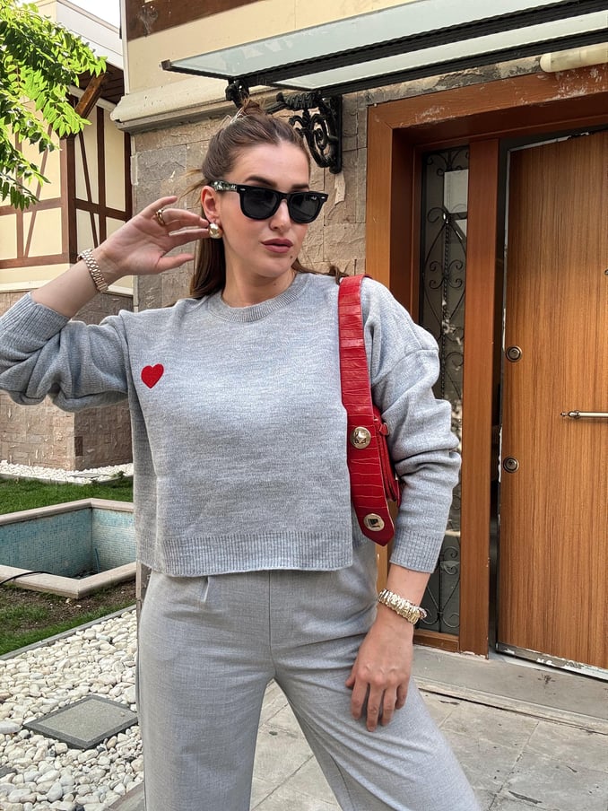 Heart Applique Crop Sweater - GRAY