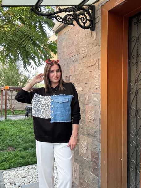 Leopard Denim Garnish SweatShirt - BLACK