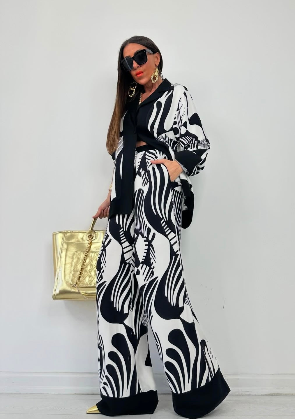 Black x White Set