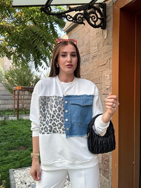 Leopard Denim Garnish SweatShirt - WHITE